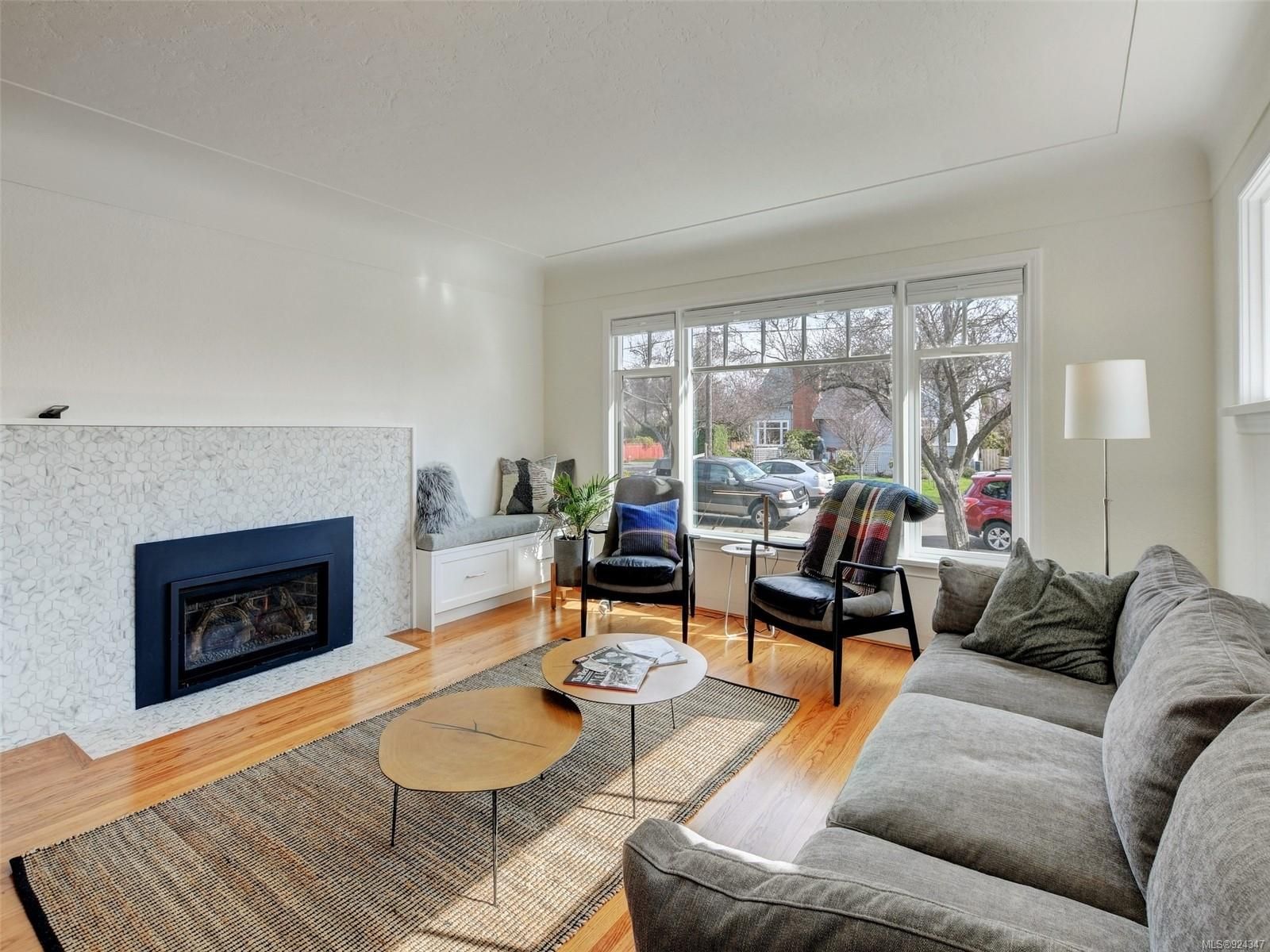 Open House. Open House on Saturday, March 18, 2023 2:30PM - 4:00PM
Charming family home in desirable Oak Bay! Endless updates with Original details of oak and fir floors, coved ceilings, and wood-burning fireplace with tons of natural light. Soapstone cou